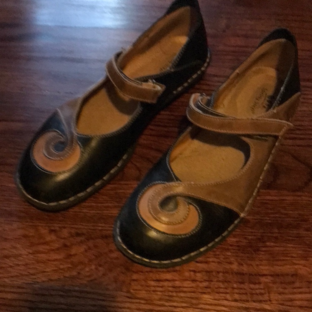 Comfortable uniquely designed Spring Stet shoe